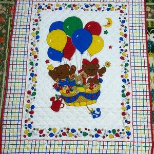 Vintage Colorful Balloon Bear crib Quilt